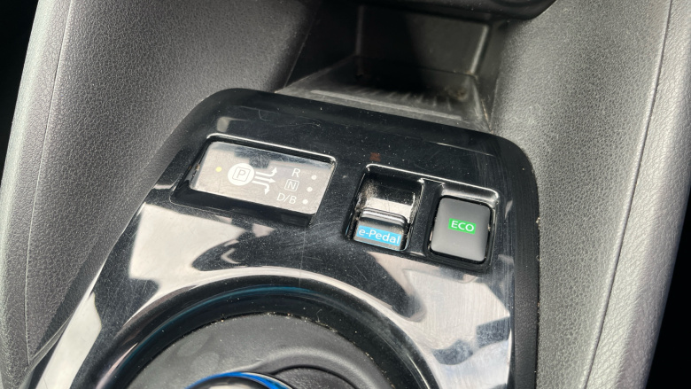 Nissan LEAF 110kW N-Connecta 39kWh 5dr Auto Electric Hatchback